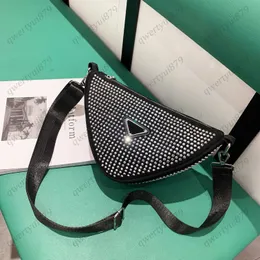 Borsa a triangolo con diamanti Borsa a tracolla a mano in raso Bling Borsa a mano da donna Borsa a mano in metallo con cerniera Ampia tracolla Pochette Portafoglio 0405/23