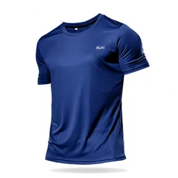 T-shirt da esterno Poliestere di alta qualità da uomo T-shirt da corsa T-shirt da fitness ad asciugatura rapida Allenamento da allenamento Abbigliamento da palestra Camicia sportiva Top leggero 230404