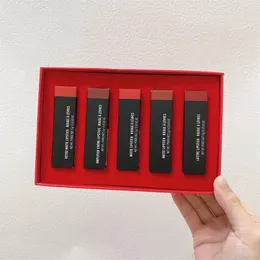 رفاهية الشفاه العلامة التجارية الفاخرة مجموعة شفاه عيد الميلاد مجموعة أدوات مربع هدايا ريد بوكس ​​فتاة أحمر الشفاه 5 مساءً