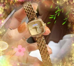 Högkvalitativa kvinnor Small Square Bee Dial Watch Hip Hop Iced Out Rostless Steel Diamonds Ring Clock Quartz Movement Lovers Chain Armband Super Cool Wristwatch Presents