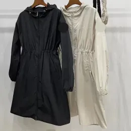 Designerskie Women Trench Płaszcze Średni i długi pasek z paskiem, Slim Fit, Casual Hoided Windbreaker, Sun-odporna rozmiar ubrania 0/1/2/3