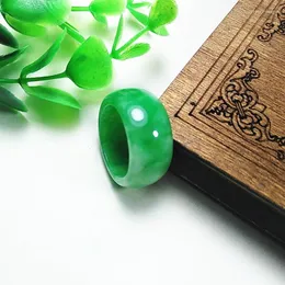 Klaster pierścionków Natural Green Jade for Men Women Brand Pierścień ręcznie ręcznie rzeźbiony szmaragd