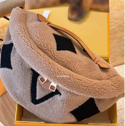 أكياس الكتف Women Winter Teddy Weist Bag Fashion Mens Crossbody Chestpack Fuzzy Fluffy Bumbag مصمم فاخر Fannypack المحافظ YT8818L