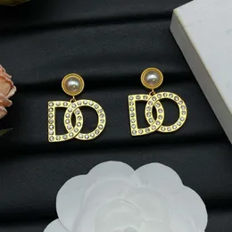 18-Karat-Gold-Kupfer-Material, klassischer Alphabet-Anhänger mit eingelegten Zirkon-Perlenohrringen, Modedesigner-Schmuck, Hochzeit, Weihnachten, Jubiläum, hochwertige Geschenke