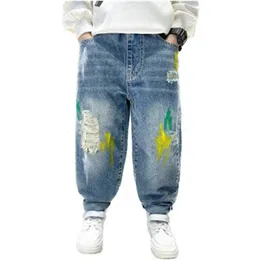 Jeans Boys' Jeans Spring and Autumn Children's Trousers Loose Fashion Painting Tear Hole Preschool Korean Children's Casual Jeans 4-13 Years Old 230406