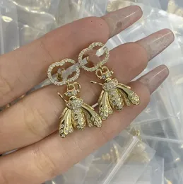 Marca de luxo designer brincos para mulheres senhoras orelha studs diamantes letras pérolas coração g brinco cruz abelhas parafuso prisioneiro festa de casamento presente de natal moda jóias