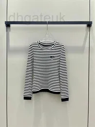 Women's T-Shirt designer 2023 Autumn/Winter New Pra Fashion Style, Versatile Slim and Exquisite Inverted Triangle Colorblock Stripe Underlay Shirt J6K7