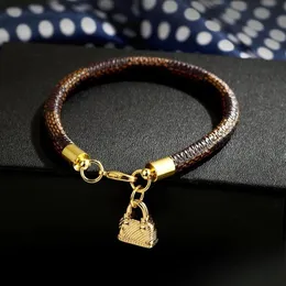 Braccialetti con ciondoli 2021 Moda Hipster Bracciale a strisce Grande marca V Lettera Borsa di alta qualità Forma pendente Placcatura Vero gioielli in oro259W