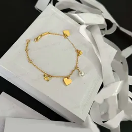 Bästsäljande designerarmband, 18k guld koppar, alfabet, hjärta, pärlhänge armband, justerbar storlek enligt hand omkrets, mode kvinnors smycken, gåvor