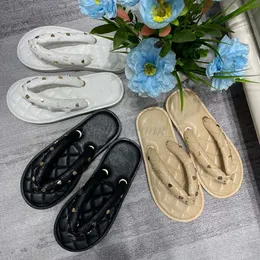 Designer Slippers Women Sandals Metal Decoration Flip-flops Checker Flat Beach Shoes Solid Color Design Classic Fashion Indoor Slipper With Box