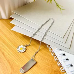 Metal Clip Booknook Creative Bookmarker för White Chrysanthemum Silver Chain Pendant Gift