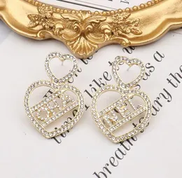 Design a cuore placcato oro 18 carati designer di marchi di lusso lettera stud geometriche donne famose strass di cristallo orecchino di perla festa di nozze Jewerlry