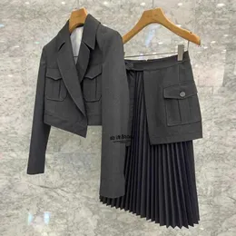 Robe de deux pièces SuperAen Mode Couleur Solide Blazer court Femmes Automne 2023 Style coréen Élégant Taille Lâche Plis Jupe Longue Ensemble de Deux Pièces