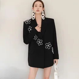 Abiti da donna Fashion Runway Pearl Beading Shiny Blazer Coat Donna con intaglio Singolo bottone Ragazze allentate Capispalla nera Giacca Chic femminile