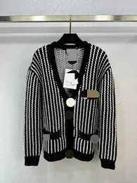 1103 2023 outono marca mesmo estilo camisola manga longa com decote em v cardigan preto roupas femininas de alta qualidade e520