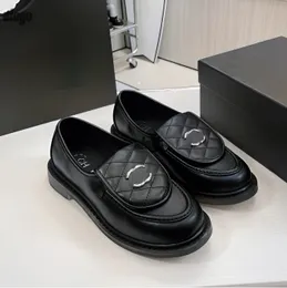 Scarpe eleganti mocassini trapuntati in pelle Mocassini da donna Mocassino di alta qualità Scarpe basse Pelle di agnello trapuntata con hardware dorato Piattaforma di design chanel di lusso 35-41