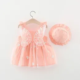 Flickor klänningar 2 stycken vinge baby sommarkläder koreanska mode mesh ärmlös småbarn prinsessa klänning sunhat små flickor kläder set 230407