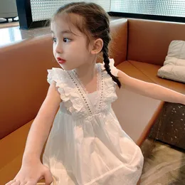소녀의 드레스 여름 여자 아이의 옷 얇은 조끼 아기 중공 레이스 흰색 드레스 아이 패션 공주 멍청이 230407