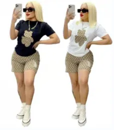 デザイナートラックスーツ女性2ピース刺繍ショーツセット夏の衣装半袖Tシャツジョガースポーツスーツファッションラグジュアリーレタープリントスポーツウェア