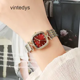 Woman Quartz Watch Square Small Dial Watch Design Women's Prosty temperament Wysokiej klasy wszechstronny i wykwintny stalowy zespół