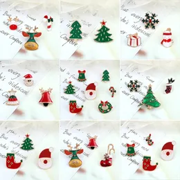 Broches 2-7pcs Conjunto de broche de Natal dos desenhos animados Papai Noel Árvore Mini Chapéus de malha Emblemas Floco de neve Bell Meias Esmalte Pins Jóias