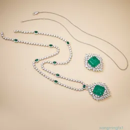 Naszyjniki Designerka Kolekcja Wysokiej klasy kobiety Lady InLay Diamond Cubic Zircon Paraiba Pojedynczy wisiorek Srebrny kolor