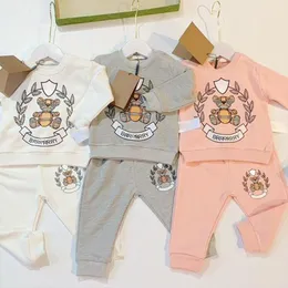 1-3 Jahre Baby Hoodies Sets Kinderkleidung Sweatshirts Kleine Kleinkind Kleidung Set Designer Jungen Mädchen Warme Blau Rosa Grau Outfits Trainingsanzug O4cT #