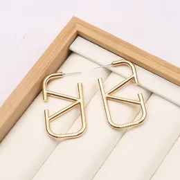 18K Gold Diseñadores chapados Pendientes de tachuelas para mujeres Desiner Desiner Carta Ear Mujeres Metal Geométrica Partido de boda Jewerlry Accesorios