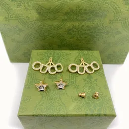여성 디자이너 이어링 편지 스타 다이아몬드를위한 고급 귀걸이 단순한 두꺼운 두꺼운 노 페이드 포도당이 귀걸이 공식 파티 보우리 인기 ZB088