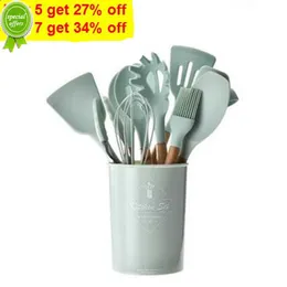 Nya silikon matlagningsverktyg Set Turner Tongs Soup Spoon Spatula Brush Scraper Nonstick Spade Egg Beater Köksredskap Köksutrustning