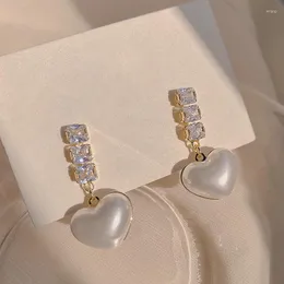 Kolczyki Dangle Korean Pearl Heart Drop Słodki akcesoria Symulowane proste barokowe kontrakt na uchwyt Orecchini Coeur de Perle