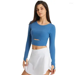 Aktiva skjortor Cutout Long Sleeve Yoga Top Women Thumb Hole Gym Crop Tops med Buit i BH 2-i-1 Slim-Fit Fitness Running Sports T-shirt
