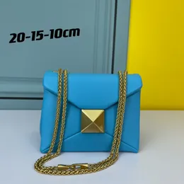 9 Tage Ankunft Designer Damen Bag Umhängetasche Mode große Nieten Magnetische Schnalle Offen und enge Frauenbeutel Luxus Leder Crossbody Bag Handtasche