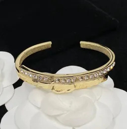 Nuevo estilo Brazalete de acero inoxidable Moda Mujer Joyería Pulsera Diseñador Marca Alta calidad Perla Señora Joyería Pulsera Fiesta Regalo del día de San Valentín