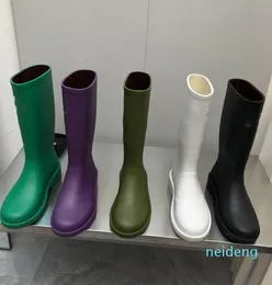 Stivali da pioggia Stivali al ginocchio da donna resistenti all'acqua a prova di stagione Tubo medio Fondo spesso Camino Stile britannico Scarpe Martin Taglia