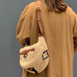 Kadın Tasarımcı Kış Oyuncak Teddy Bulanık Bel Çanta Totes Moda Göğüs Crossbody Lamb Yün Orijinal Kürk Bumbag Klasik Omuz Kemer Çantaları