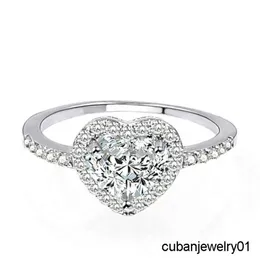 Spring Collection 925 Sterling Srebrna biżuteria Sparkling Love Heart Ring Kobiety Fit Pierścienie Biżuteria na prezent