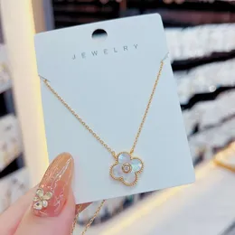 Nowy Naszyjnik z czterech liści z Single Lucky Flower Single Diamond z lekkim i małym zmysłem, łańcuch kołnierzyków wysokiej jakości, elegancki