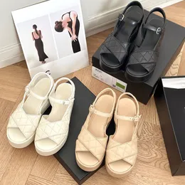 Sandały designerskie damskie nachylenie obcasowe buty zwykłe kanał moda retro jeden pasek krzyż grube dolna sukienka do dna buty skórzana klamra na zewnątrz sandały plażowe 35-40 pudełko