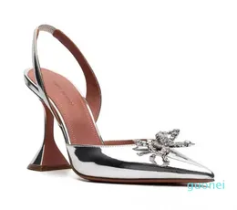 Amina Muaddi Begum Zapatos con adornos de cristal Cara de espejo plateado Bombas Slingbacks Carrete Tacones Sandalias para mujeres Diseñadores de lujo Zapato de vestir Noche