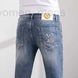 Jeans da uomo firmati 2023 europeo Slim Fit piedi elastici per gli uomini di colore chiaro stampato pantaloni lunghi autunno coreano casual da uomo tendenza 1SCT