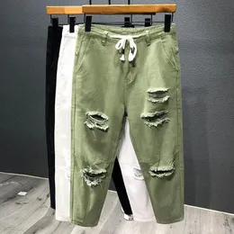 Jeans da uomo Tendenza giapponese Jeans con buco strappato da uomo Bianco Verde Nero Lunghezza alla caviglia Moda giovanile Pantaloni cargo Harem in denim allentato 231109