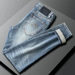 Projektantka dżinsowe spodnie Luksusowe kabrioletowe składane plastry Elementy motocyklowe w połączeniu z nostalgicznym kolorem myjnie w kolorze małe proste spodnie nogi