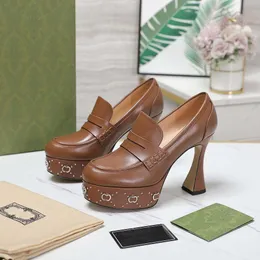 Tacchi più alla moda con sacchetto per la polvere Scarpe da donna Sandali firmati Sandali di qualità Altezza tacco e sandalo Scarpe basse Ciabatte per marca 022