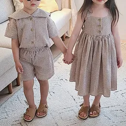 Kläder sätter 1550C Brother Sister Clothes College Plaid Girls Suspenders Long Kjol Boys Two Piece kostym Summer Sailor Collar Boy's Suit 231108