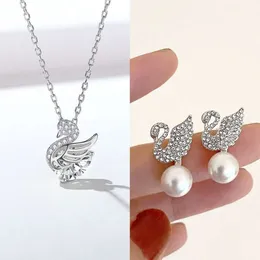 Swan Necklace Ear Stud Set Sydkorean Fashion New Style Personlig trend Pärla Inbäddning Diamond Simple Mesh Red Ornament-3009