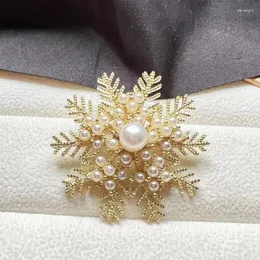 Brooches Elegant Rhinestone Pearl Snowflakes Jewelry Brooch Pins For Women High Quality Hollow Luxury Accessories Safety