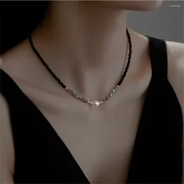 Hängsmycken naturligt sötvatten pärla svart spinel pärlstav kvinnor halsband kvinnlig retro hög känsla nisch design enkel mångsidig klavikelkedja