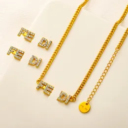 Conjunto de joias femininas banhadas a ouro 18K Novos presentes de amor Colares de cristal Estilo romântico Brincos de Natal Design minimalista Conjunto de joias boutique