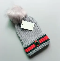 Großhandel hochwertige Wintermützen Hüte Damen und Herren Mützen mit echten Waschbärenfell-Pompons Warme Mädchenmütze
